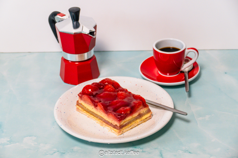 Red Espresso & Strawberry Cake