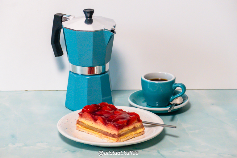 Red Espresso & Strawberry Cake