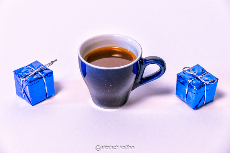 Blue Xmas Espresso with Present