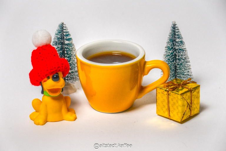 Yellow Ymas Espresso with Dog